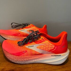 Brooks Hyperion max womens 9
